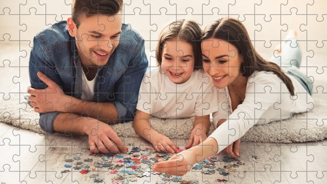 Układanie puzzli gwarantuje wspólnie spędzony czas